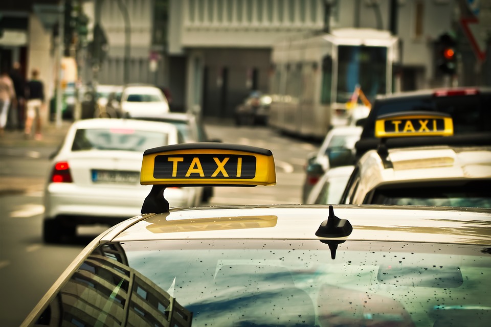 Taxi Jihlava, přeprava osob, odvoz na letiště. Kamkoliv a kdykoliv.