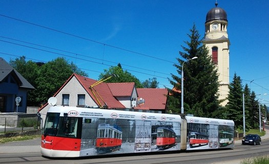 Velkoplošná reklama na autobusy a tramvaje