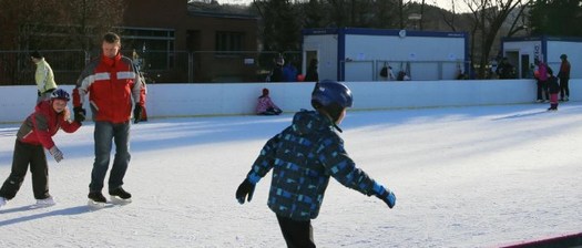 Mobilní sezónní kluziště, bruslení pro veřejnost Semily