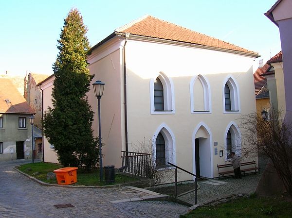 Zrekonstruovaná fasáda synagogy v Třebíči