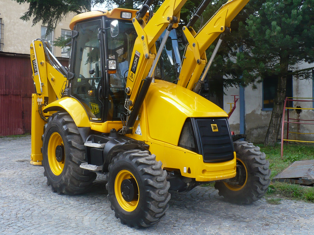 náhradní díly a servis strojů JCB