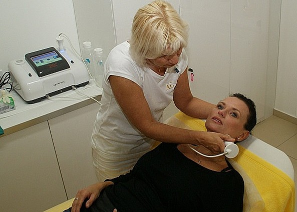 Odstranění tuku, celulitidy, ochablé kůže, vrásek, vypnutí kůže, Aurum Clinic, s.r.o., Praha