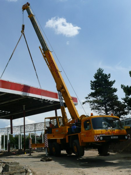 Půjčovna a pronájem teleskopických autojeřábů Brno