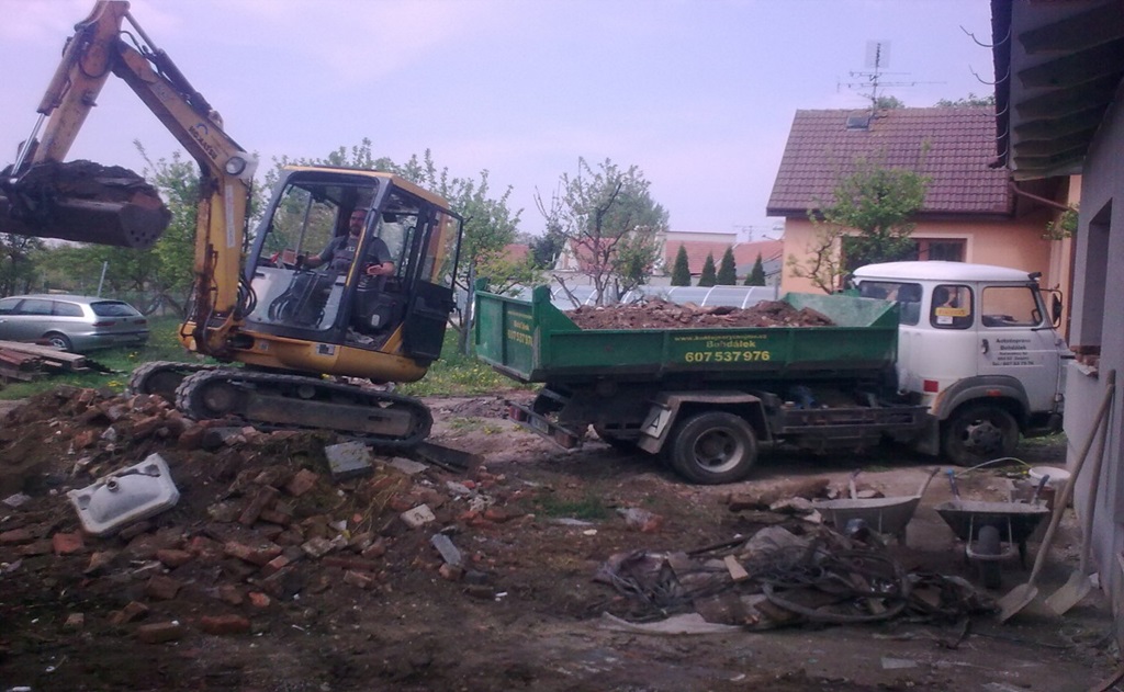 Demoliční, výkopové práce Hrušovany nad Jevišovkou