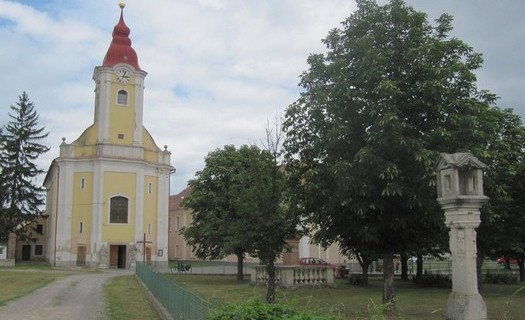 Obec Hevlín, okres Znojmo, kostel Nanebevzetí Panny Marie