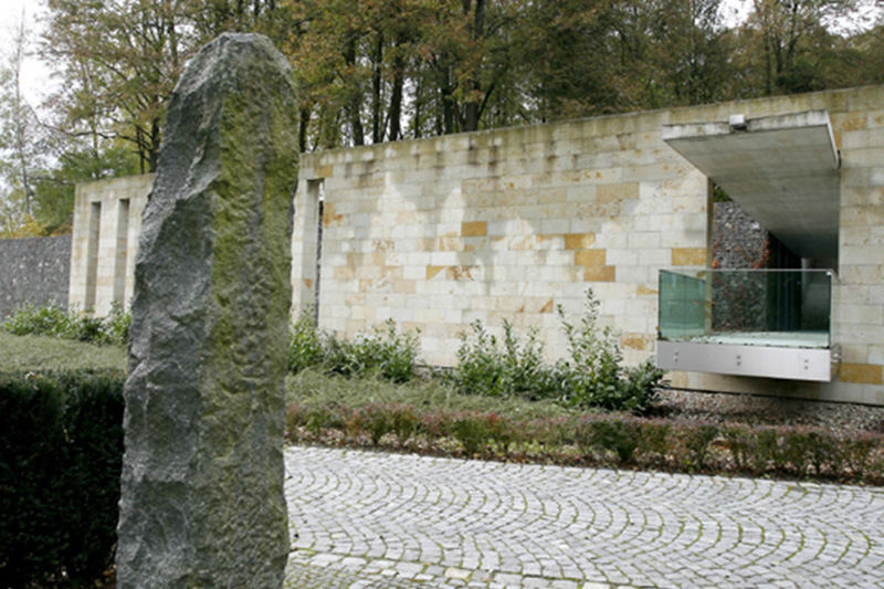 Základní pohřeb, pohřeb s obřadem a kremací