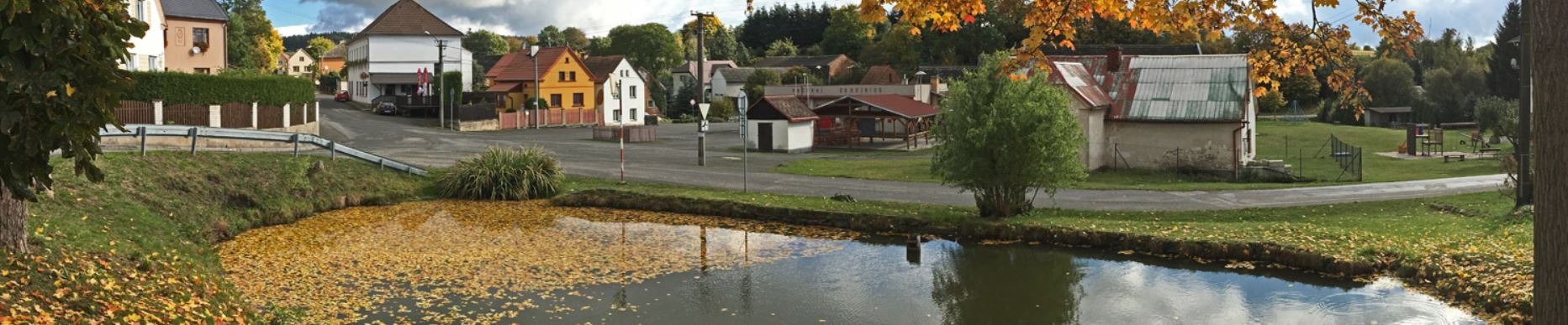 Malá vesnice nedaleko okresního města Plzeň